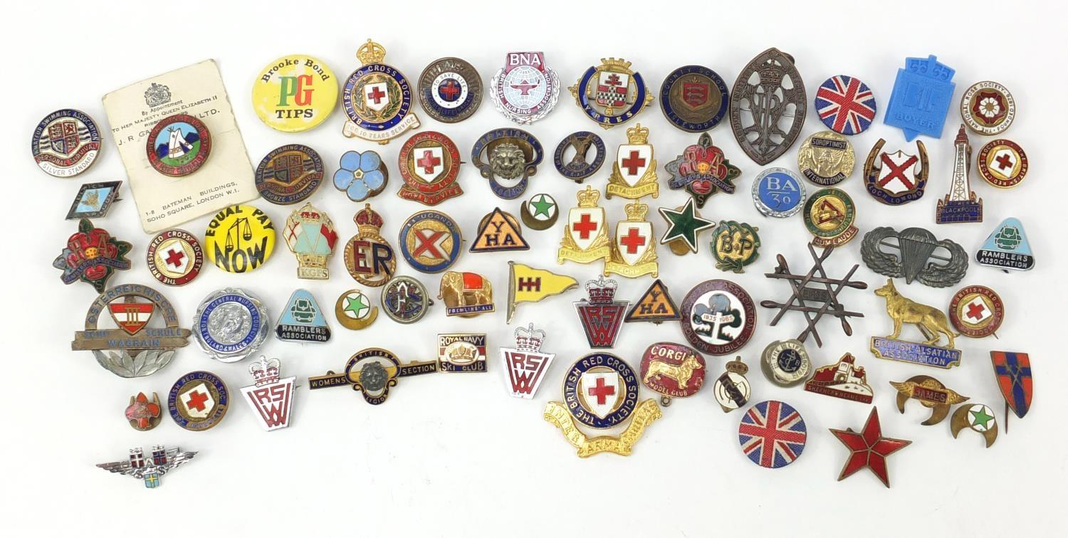 Vintage badges and lapels, some military interest including American World War II sterling silver
