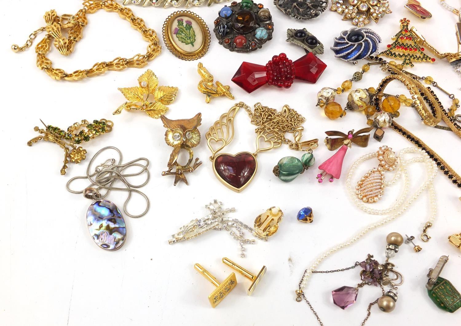 Vintage and later jewellery including brooches, necklaces, bracelets and cuff links :For Further - Image 8 of 10