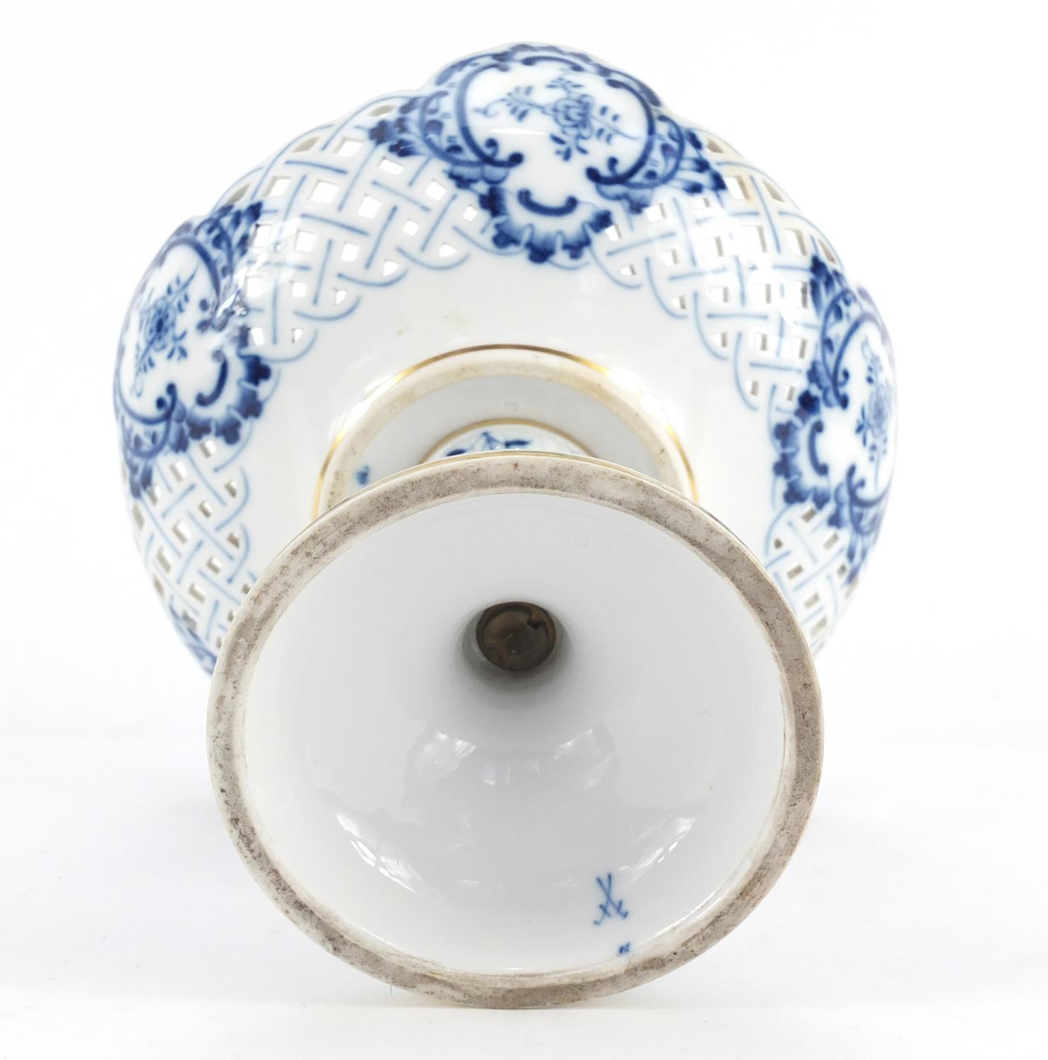 Meissen porcelain pierced tazza, hand painted in the Blue Onion pattern, crossed sword marks to - Image 7 of 7