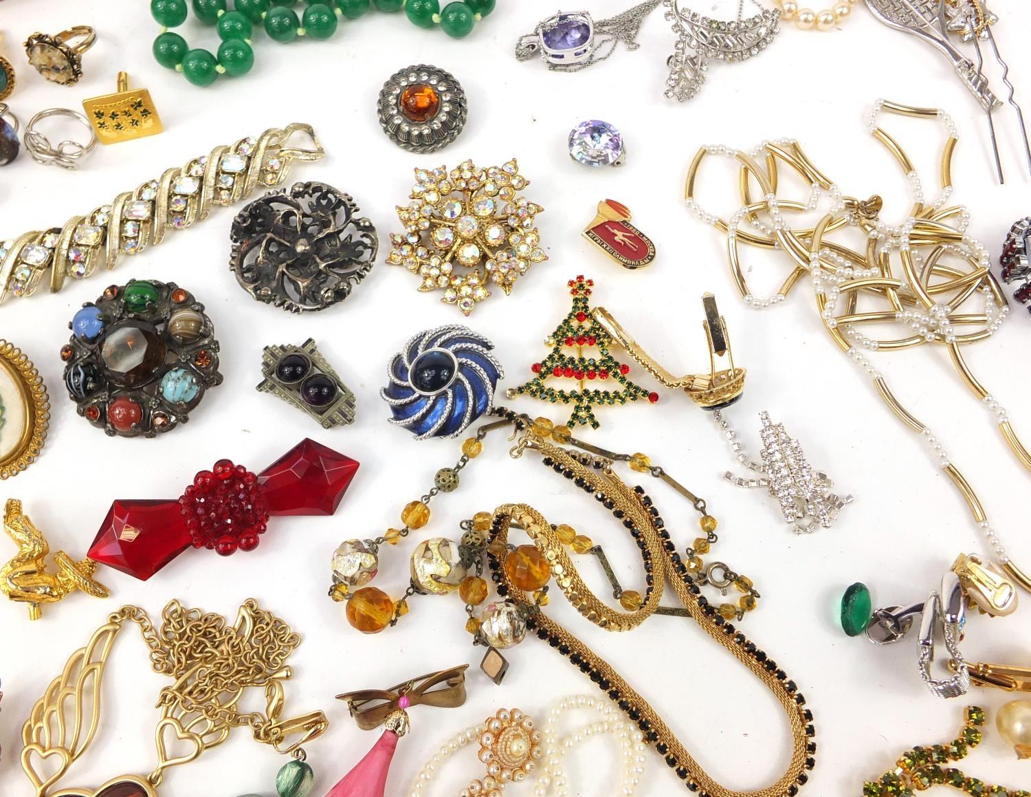 Vintage and later jewellery including brooches, necklaces, bracelets and cuff links :For Further - Image 6 of 10