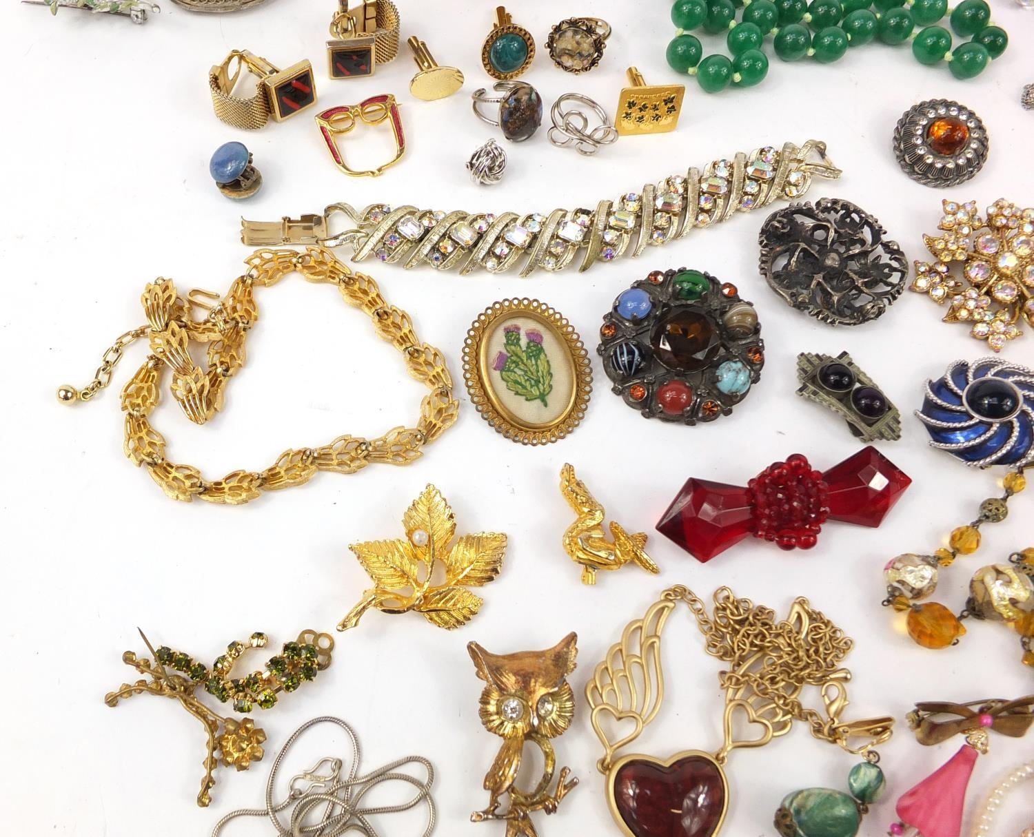 Vintage and later jewellery including brooches, necklaces, bracelets and cuff links :For Further - Image 5 of 10