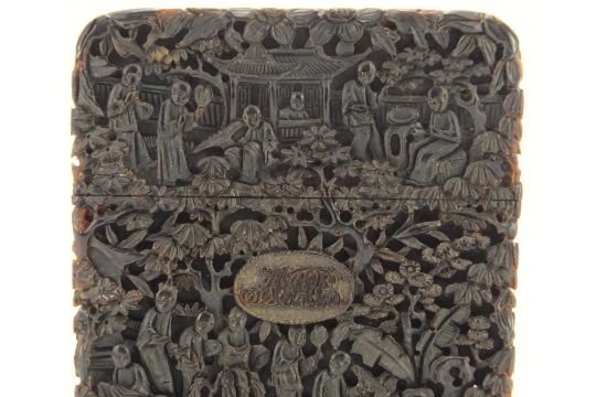 Exceptional Chinese Canton tortoiseshell card case, finely and deeply carved with figures crossing - Image 8 of 12