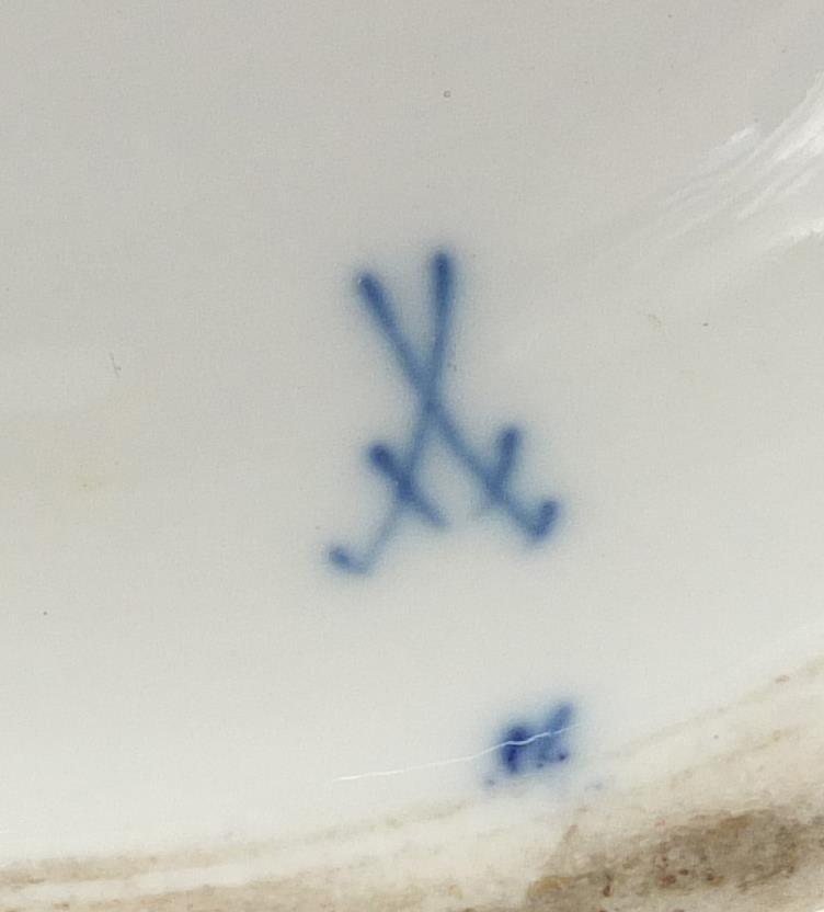 Meissen porcelain pierced tazza, hand painted in the Blue Onion pattern, crossed sword marks to - Image 4 of 7