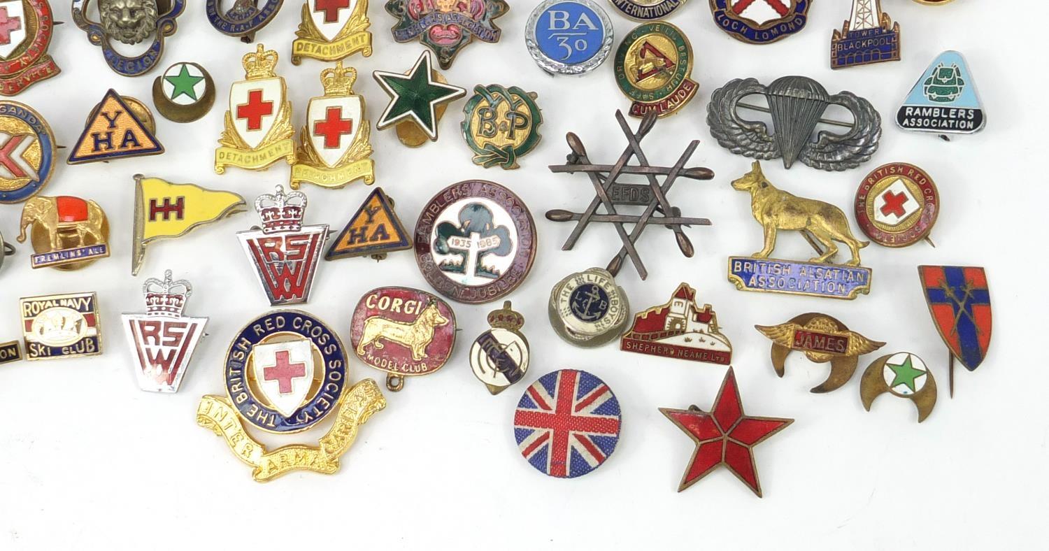 Vintage badges and lapels, some military interest including American World War II sterling silver - Image 5 of 10