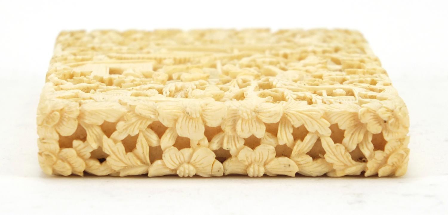 Exceptional Chinese Canton ivory card case, finely and deeply carved with figures crossing bridges - Image 5 of 12