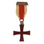 Masonic silver and red enamel Knights Templar cross by Kenning & Son of London, 4.7cm high :For