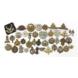 British military World War I cap badges including Australian Commonwealth Military Forces, Royal Air