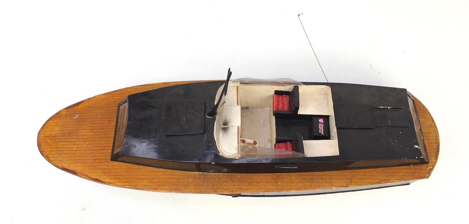 Petrol remote control boat, 120cm in length : For Further Condition Reports Please Visit Our - Image 2 of 5