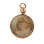 9ct gold circular photograph pendant, 2.4cm in diameter, 3.0g : For Further Condition Reports Please