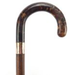 Hardwood walking stick with tortoiseshell handle and 18ct gold plated collar, 77.5cm in length : For
