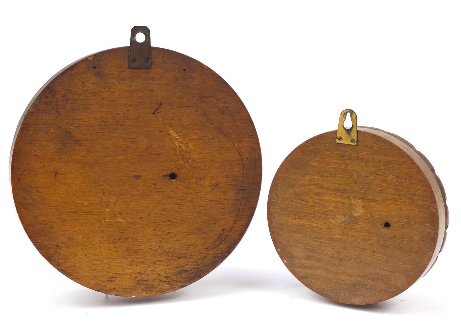 Two carved oak rope twist design wall barometers, the largest 27cm in diameter : For Further - Image 4 of 5