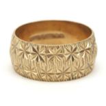 9ct gold ring with engraved decoration, size N, 5.4g : For Further Condition Reports, Please Visit