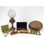 Metalwares including a Victorian copper jelly mould, brass tortoise, pepper mill, brass oil lamp and