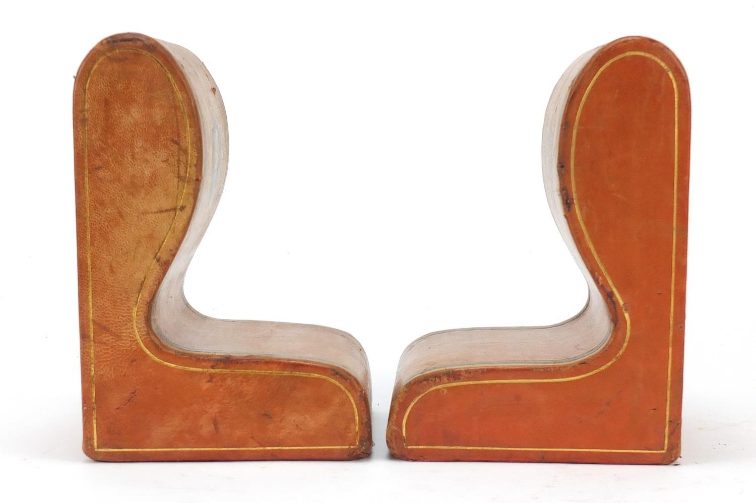 Pair of Italian tooled leather book ends with embossed crests, retailed by Harrods, each 17cm high : - Image 7 of 9