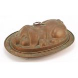 Italian copper serving tray and cover in the form of a pig by Bottega Navarina, 49cm in length : For