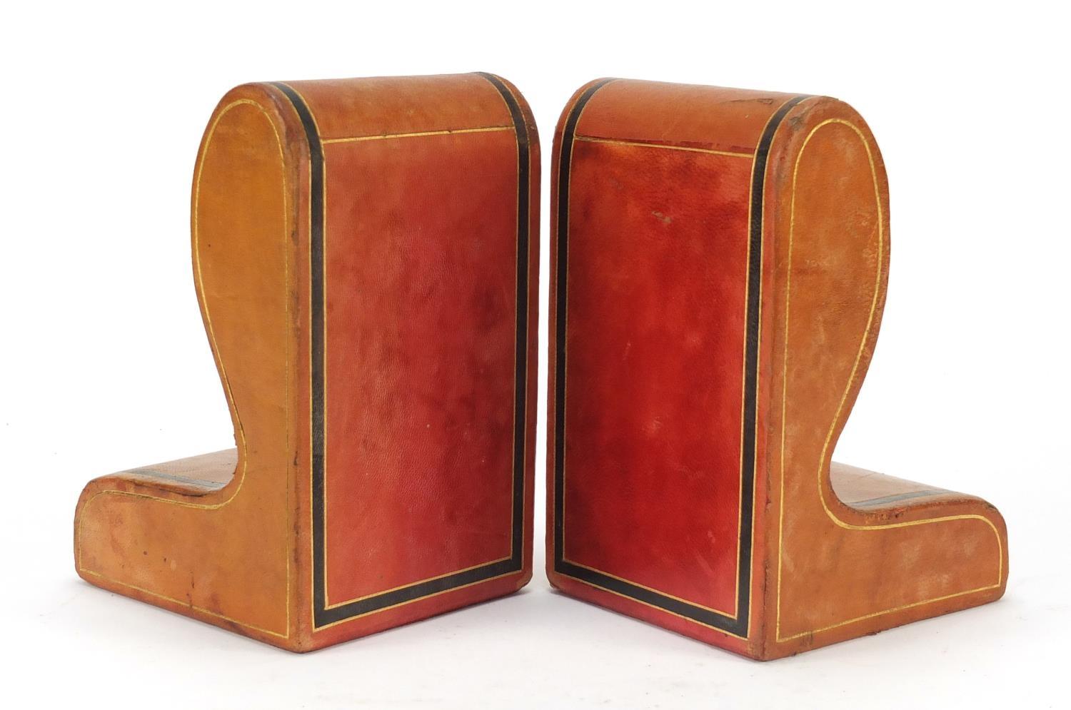 Pair of Italian tooled leather book ends with embossed crests, retailed by Harrods, each 17cm high : - Image 4 of 9