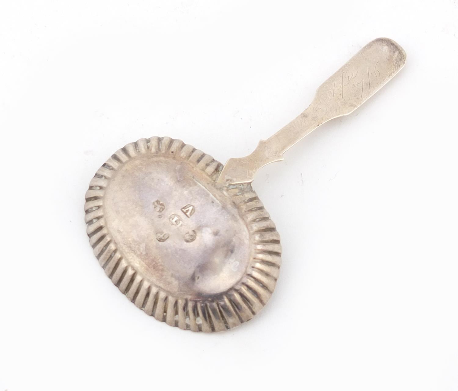 George III silver caddy spoon by John Thropp, Birmingham 1813, the bowl engraved with flowers, 8cm - Image 3 of 4