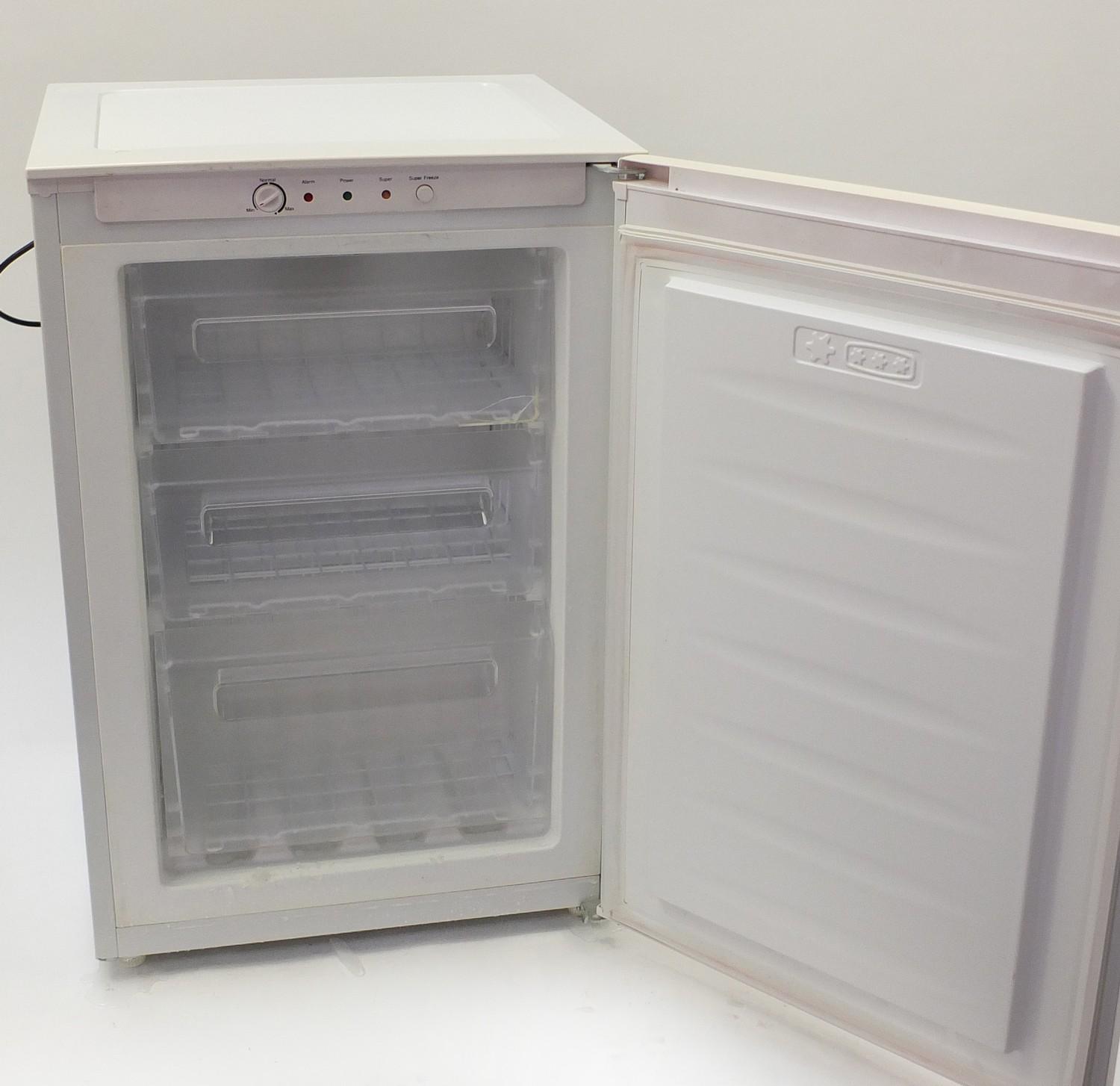 Frigidaire A class frost free freezer, 85cm H x 56cm W x 55cm D : For Further Condition Reports - Image 3 of 5