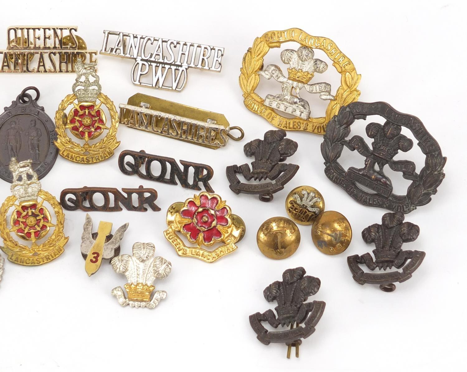 British military cap badges, medallions, buttons and badges relating to Captain B S Mackenzie - Image 3 of 6