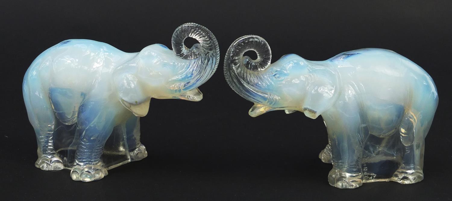 Jobling, Pair of Art Deco opalescent glass elephants, registered number 795191, each 14.5cm in