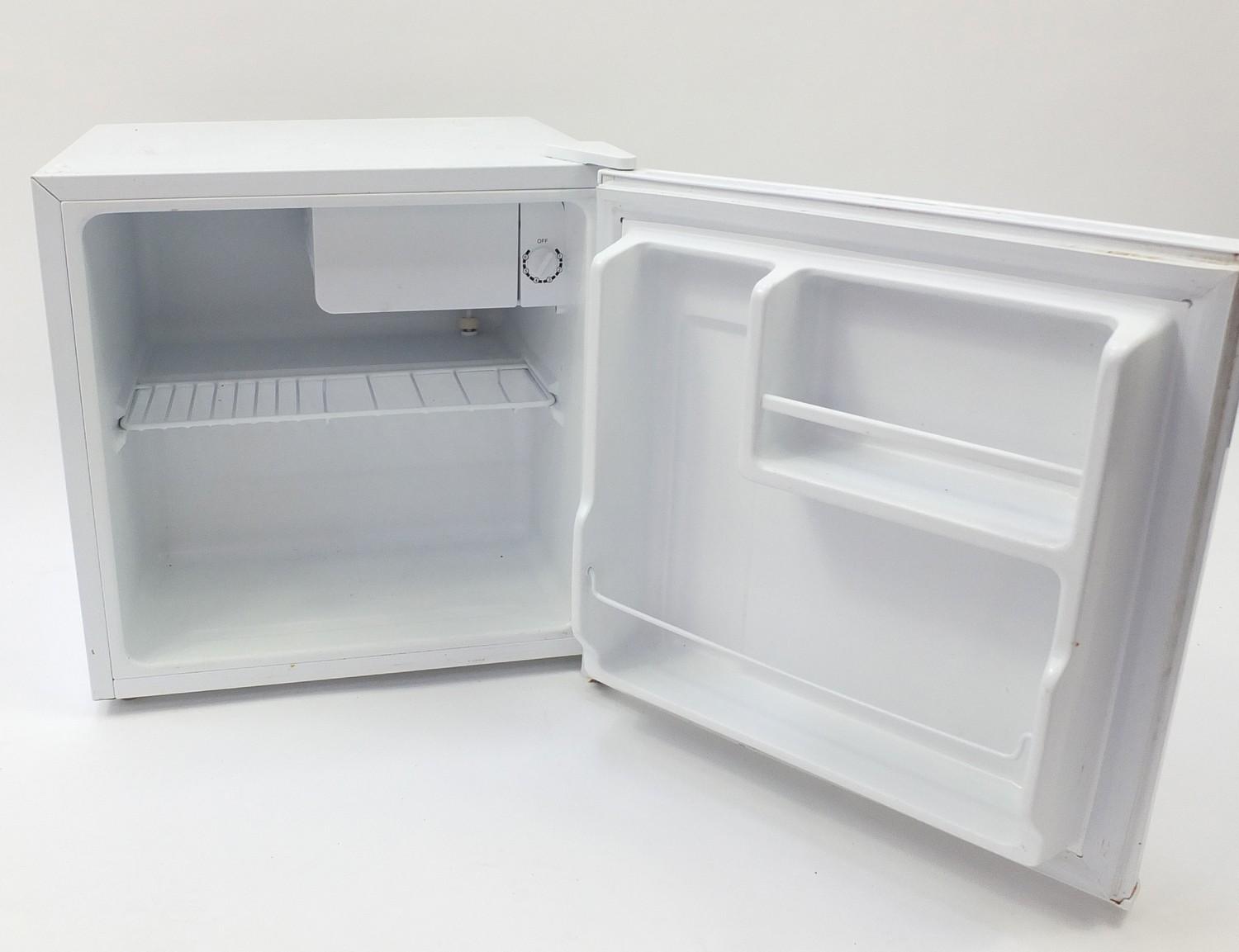 LEC counter top fridge, 48cm H x 48cm W x 45cm D : For Further Condition Reports Please Visit Our - Image 3 of 4