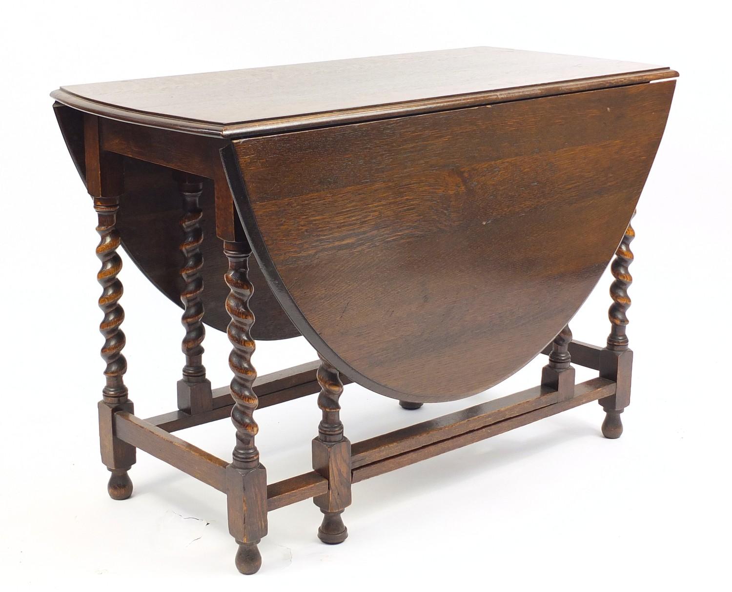 Oak barley twist gate leg table, 72cm H x 52cm W (folded) x 104cm D : For Further Condition - Image 4 of 4