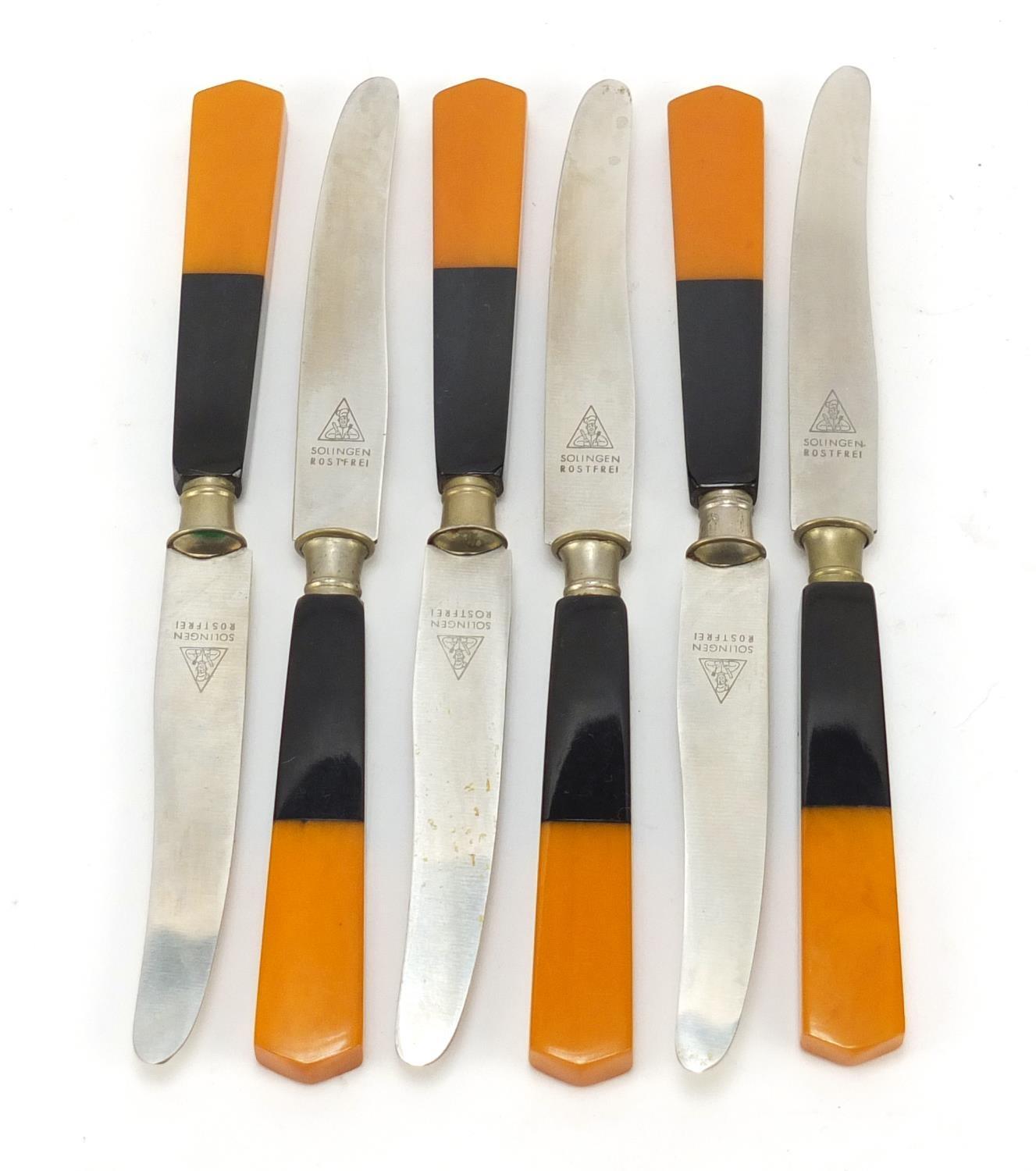 Art Deco orange and black Bakelite knife holder with six knives, 20cm wide : For Further Condition - Image 8 of 10