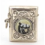 Silver vesta inset with a horse's head, 2.5cm high, 18.7g : For Further Condition Reports Please