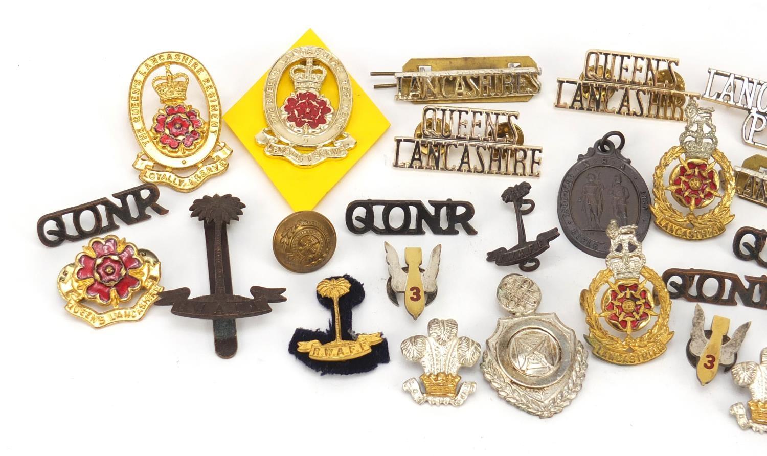 British military cap badges, medallions, buttons and badges relating to Captain B S Mackenzie - Image 2 of 6