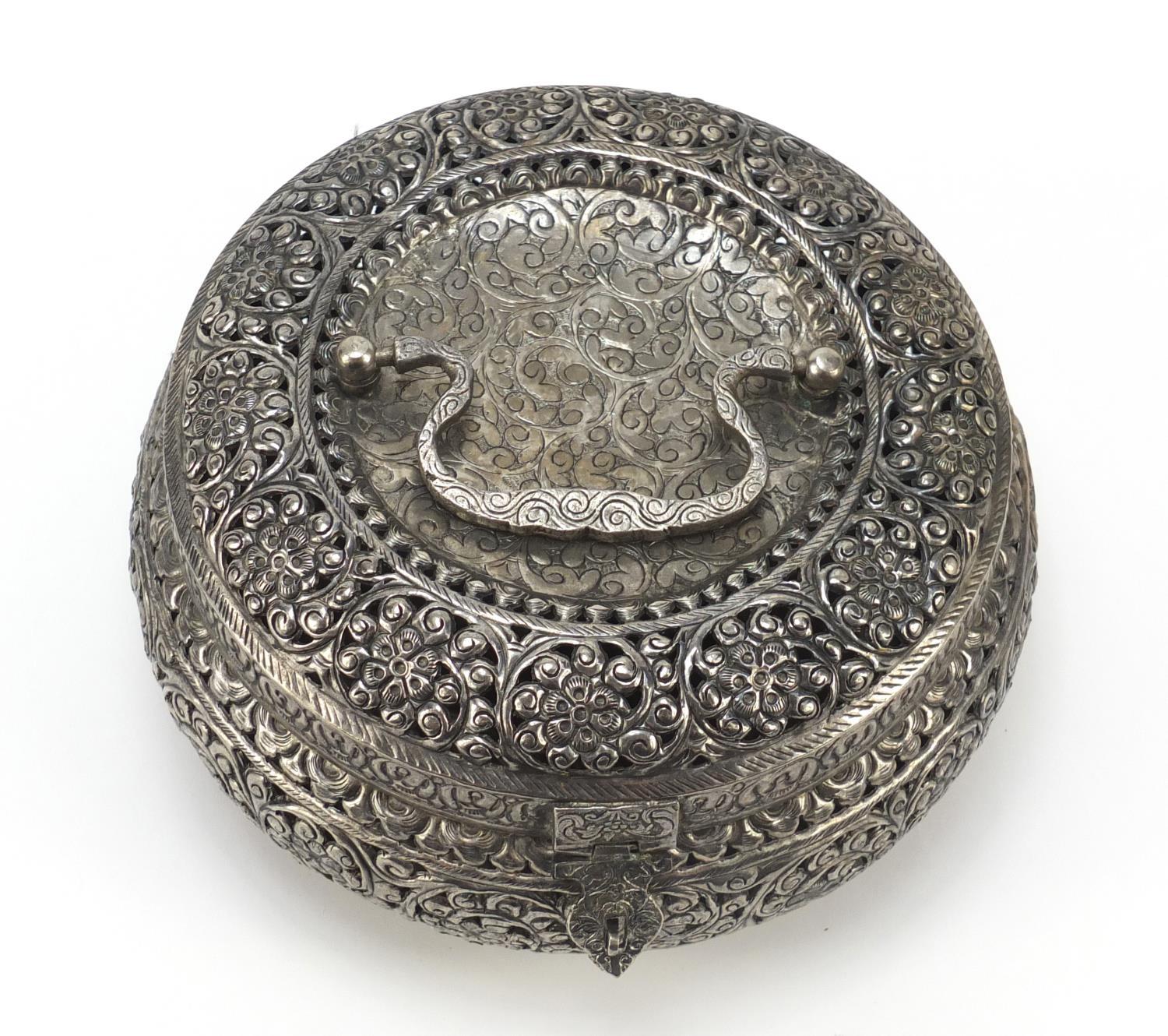 Burmese silver coloured metal pierced container embossed with flowers, 21cm in diameter, 820g : - Image 6 of 7