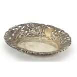 Goldsmiths & Silversmiths Company, Edward VII pierced silver bonbon dish, embossed with Putti and