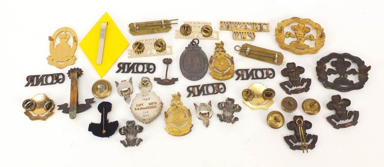 British military cap badges, medallions, buttons and badges relating to Captain B S Mackenzie - Image 4 of 6