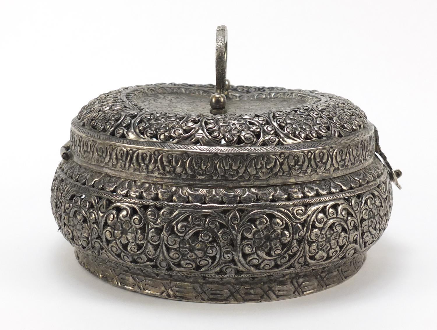 Burmese silver coloured metal pierced container embossed with flowers, 21cm in diameter, 820g : - Image 4 of 7