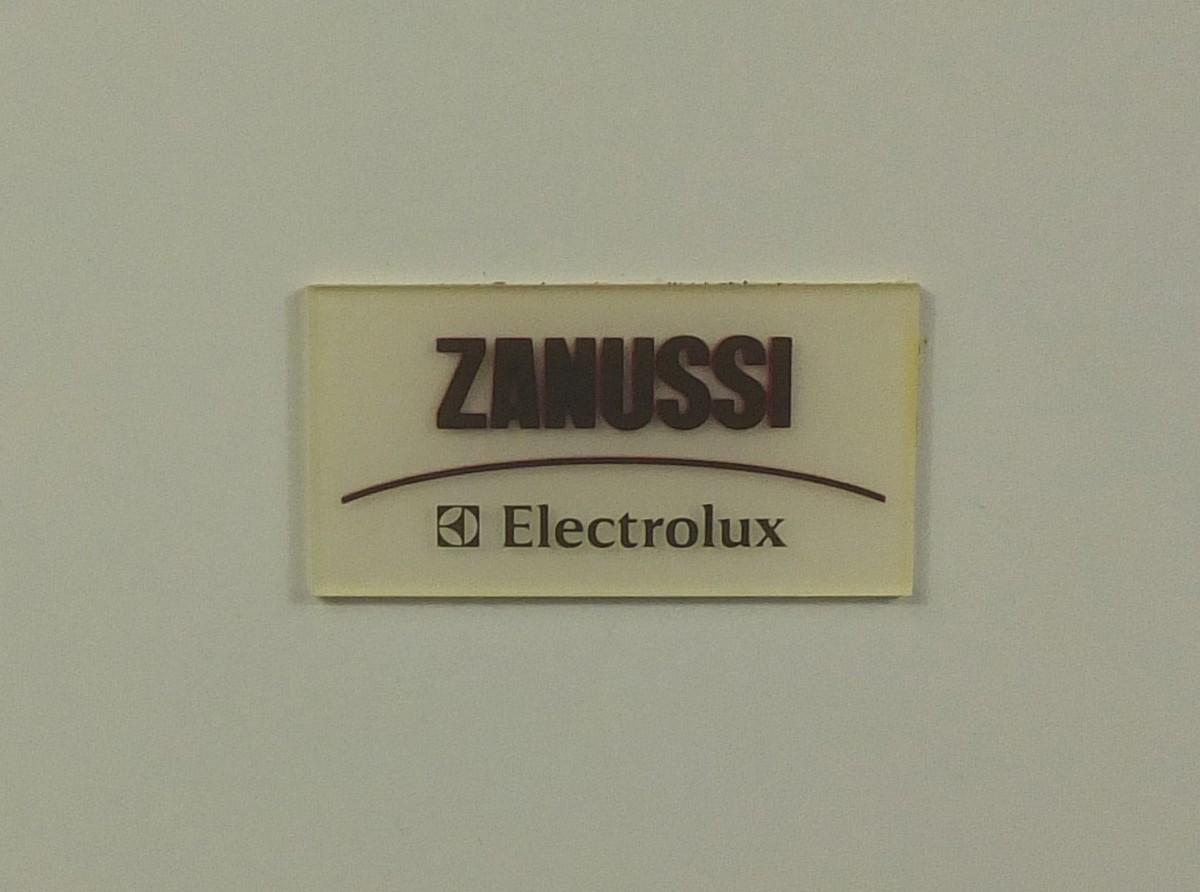 Zanussi Electrolux fridge freezer, 164cm H x 54cm W x 55cm D : For Further Condition Reports - Image 3 of 6