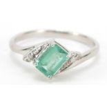 9ct white gold emerald and diamond ring, size R, 2.2g : For Further Condition Reports Please Visit