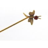 9ct gold insect bar brooch, 5.5cm in length, 0.5g : For Further Condition Reports Please Visit Our