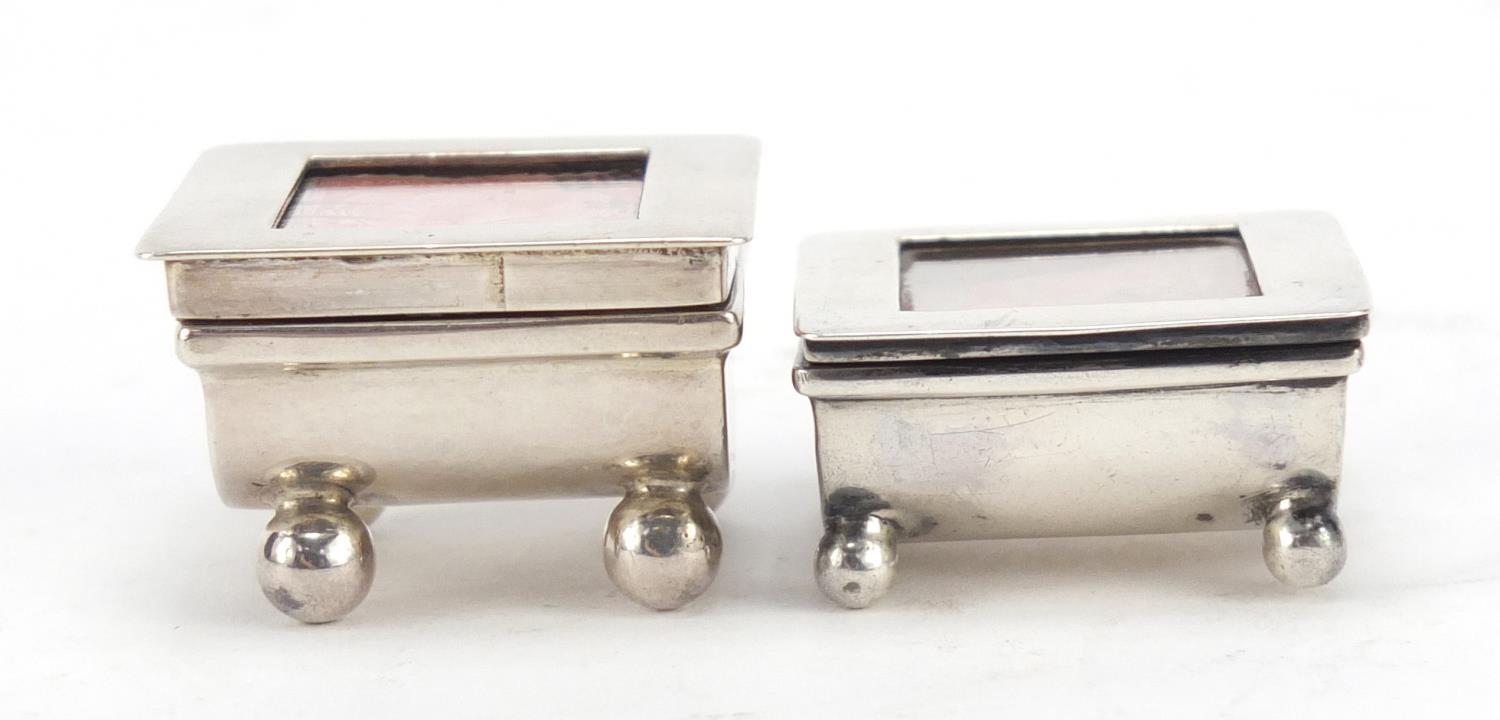 Two Victorian and later silver stamp boxes with hinged lids, each raised on four ball feet, - Image 2 of 10