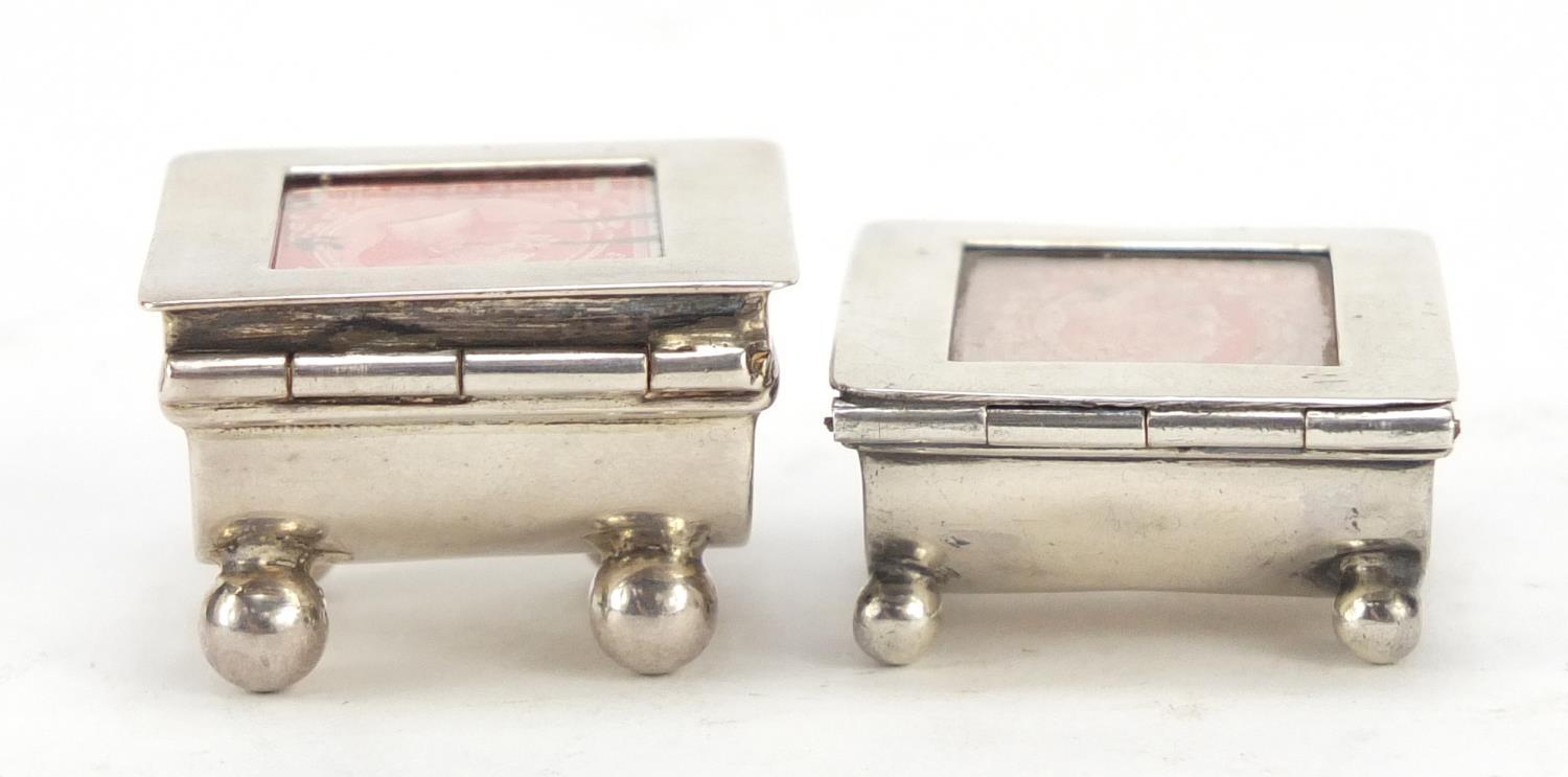 Two Victorian and later silver stamp boxes with hinged lids, each raised on four ball feet, - Image 4 of 10