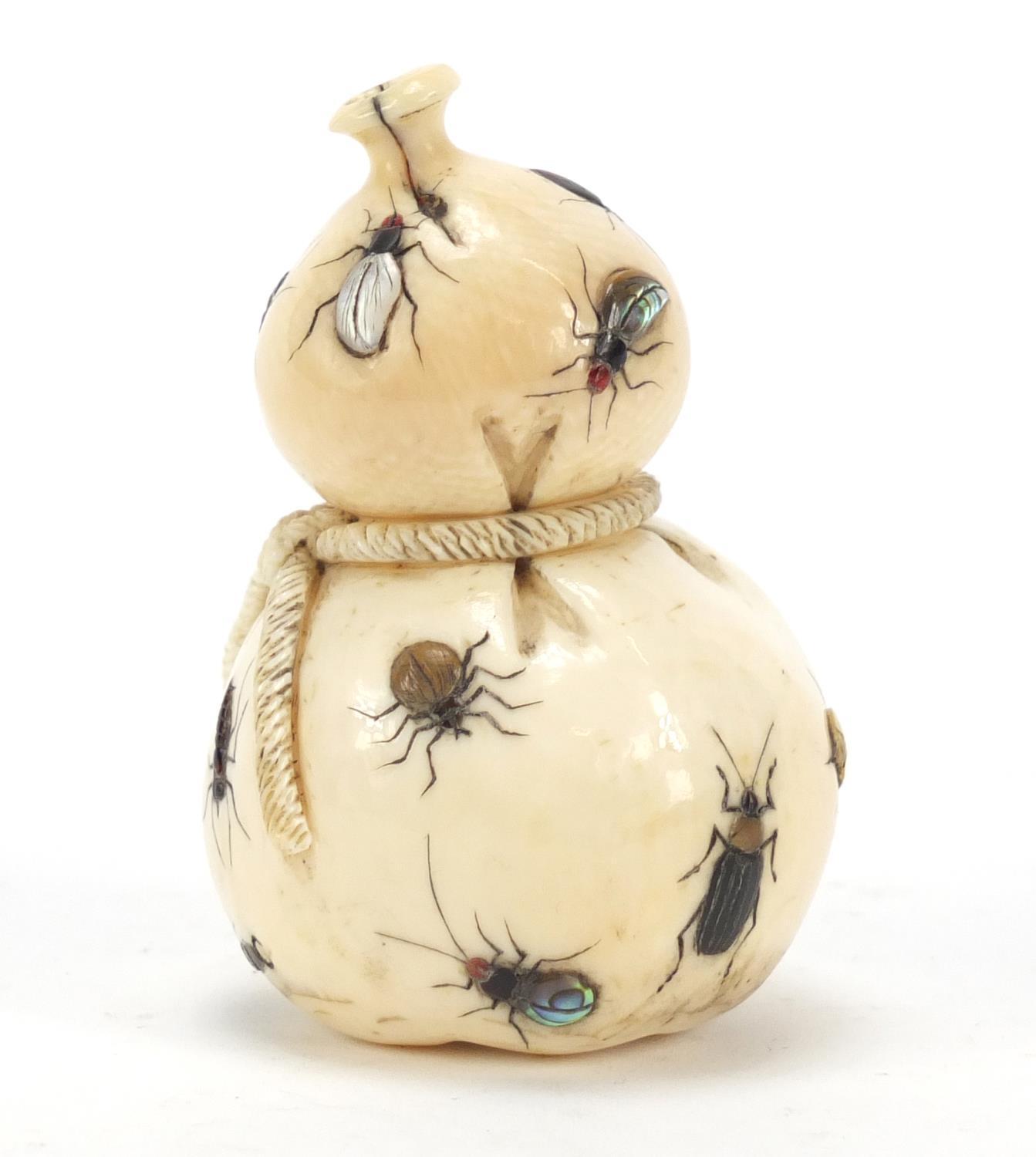 Good Japanese shibayama carved ivory double gourd sack inlaid with insects, 7.5cm high - Image 2 of 6