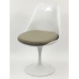 Eero Saarinen design tulip chair, 81cm high