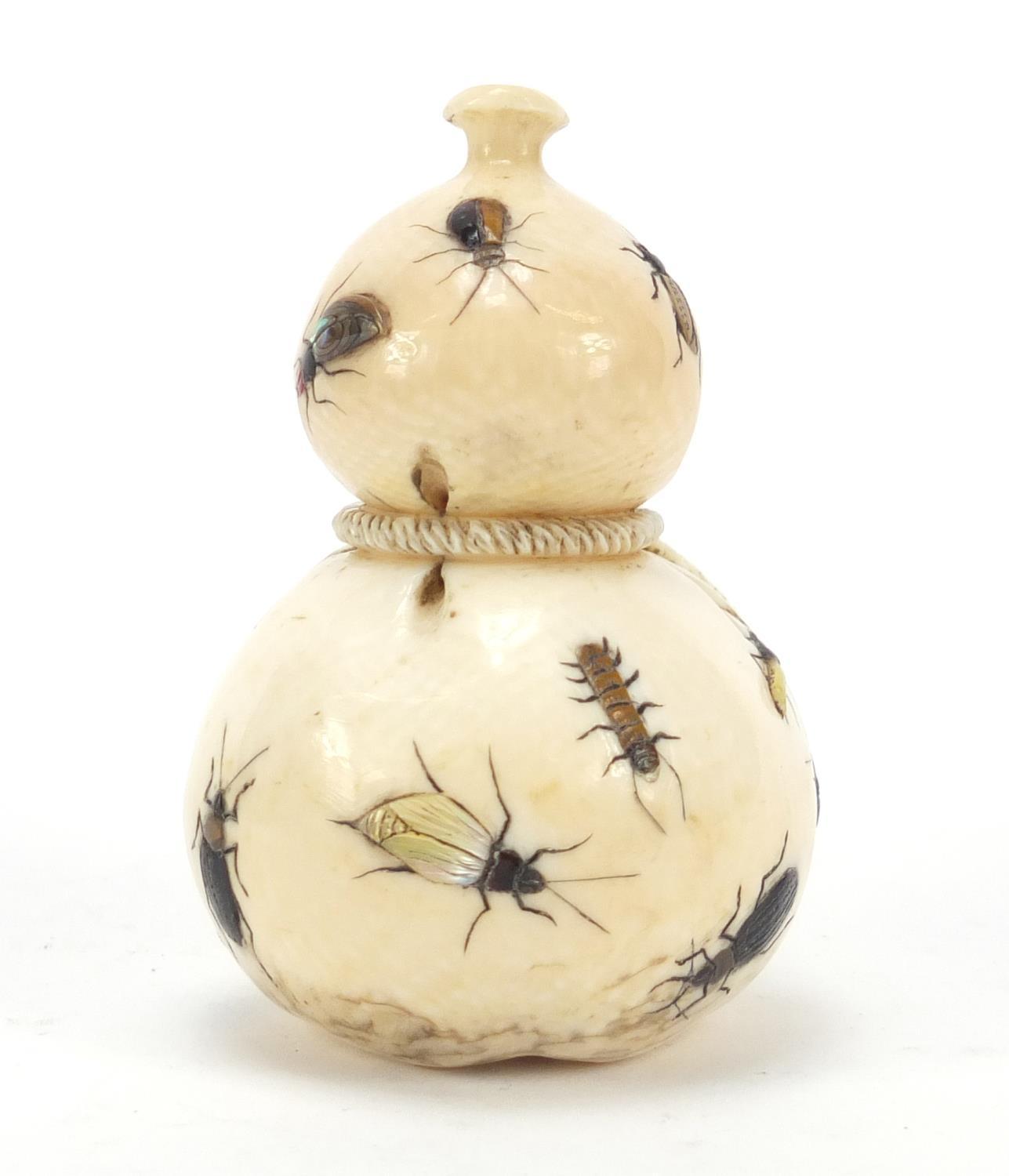 Good Japanese shibayama carved ivory double gourd sack inlaid with insects, 7.5cm high - Image 3 of 6