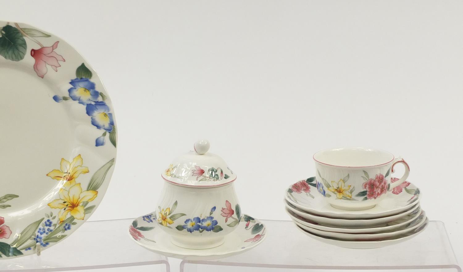 Villeroy & Boch Flora Bella dinner and teaware including plates and cups with saucers - Image 7 of 9