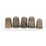Five silver and silver coloured metal thimbles, the largest 2.5cm high, 24.1g