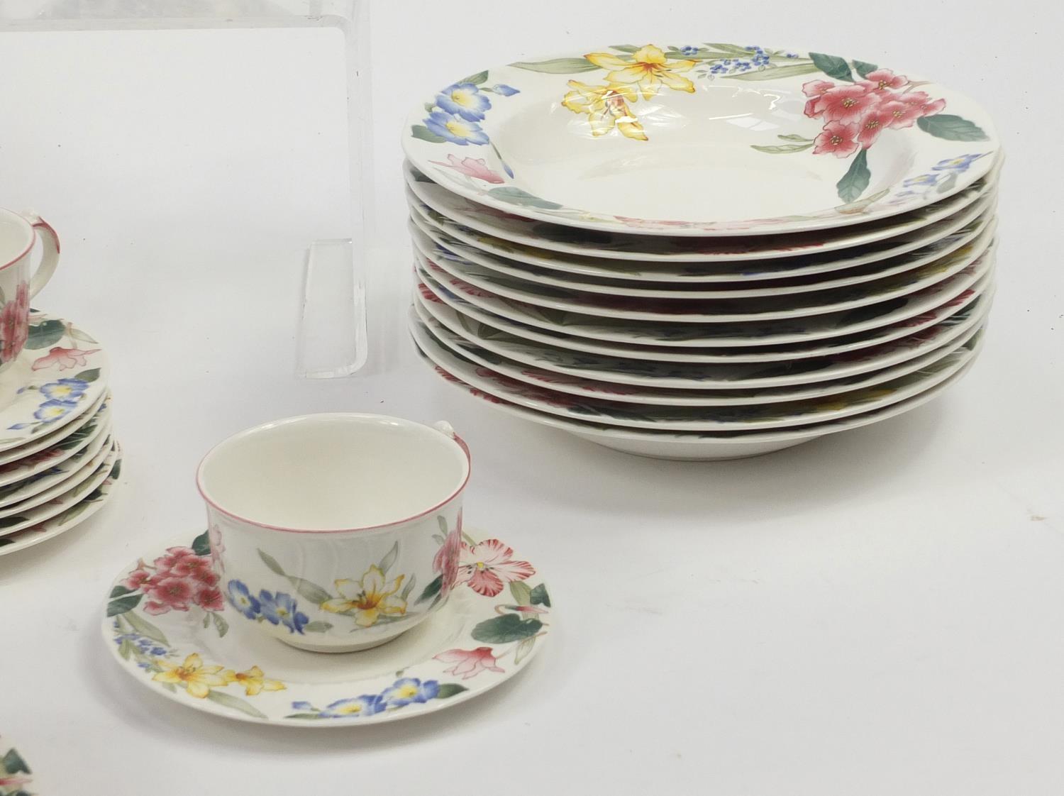 Villeroy & Boch Flora Bella dinner and teaware including plates and cups with saucers - Image 5 of 9