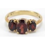 9ct gold purple stone ring, possibly garnet, size N, 2.8g