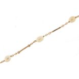 Unmarked gold pearl bracelet, (tests as 9ct gold) 20cm in length, 4.2g