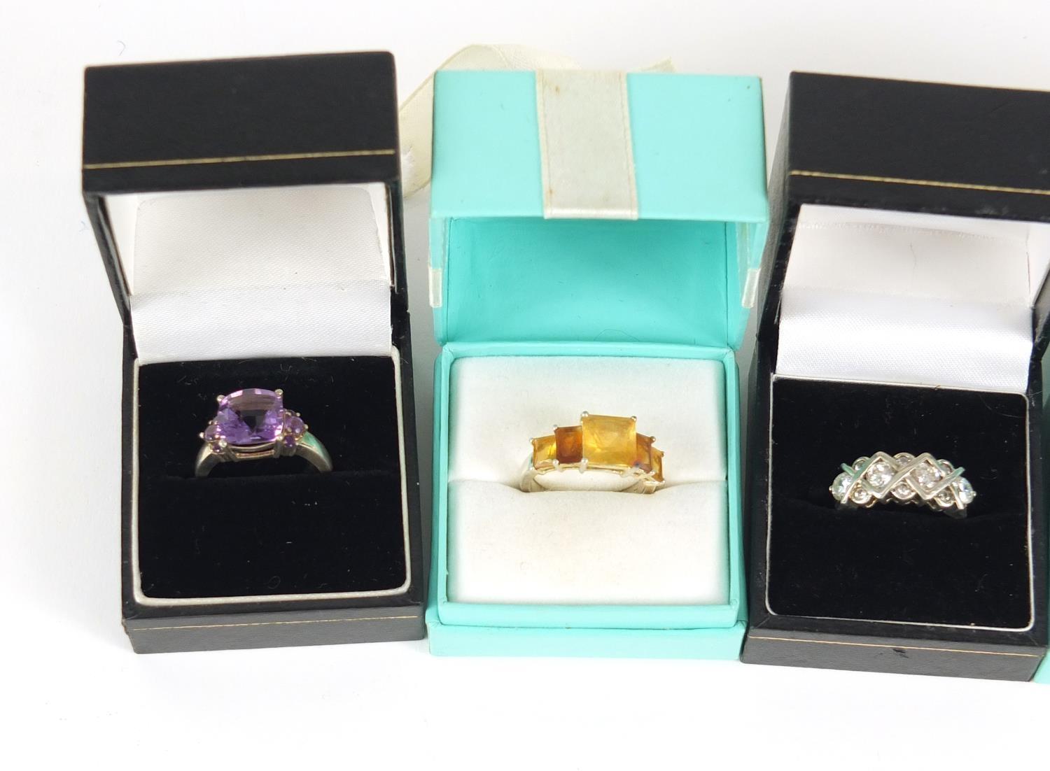 Five silver rings set with semi precious stones housed in gift boxes, various sizes, 25.0g - Image 2 of 5