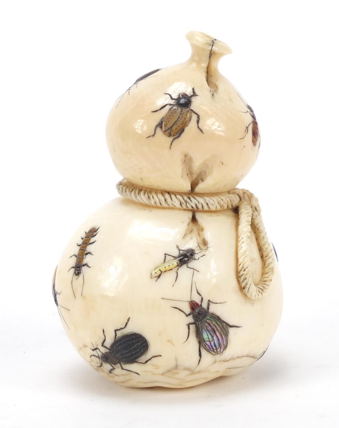 Good Japanese shibayama carved ivory double gourd sack inlaid with insects, 7.5cm high - Image 4 of 6