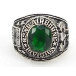 Silver 82nd Airborne Division design ring set with a green stone, size U, 14.0g