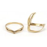 Two 9ct gold herringbone rings, sizes H and O, 2.5g